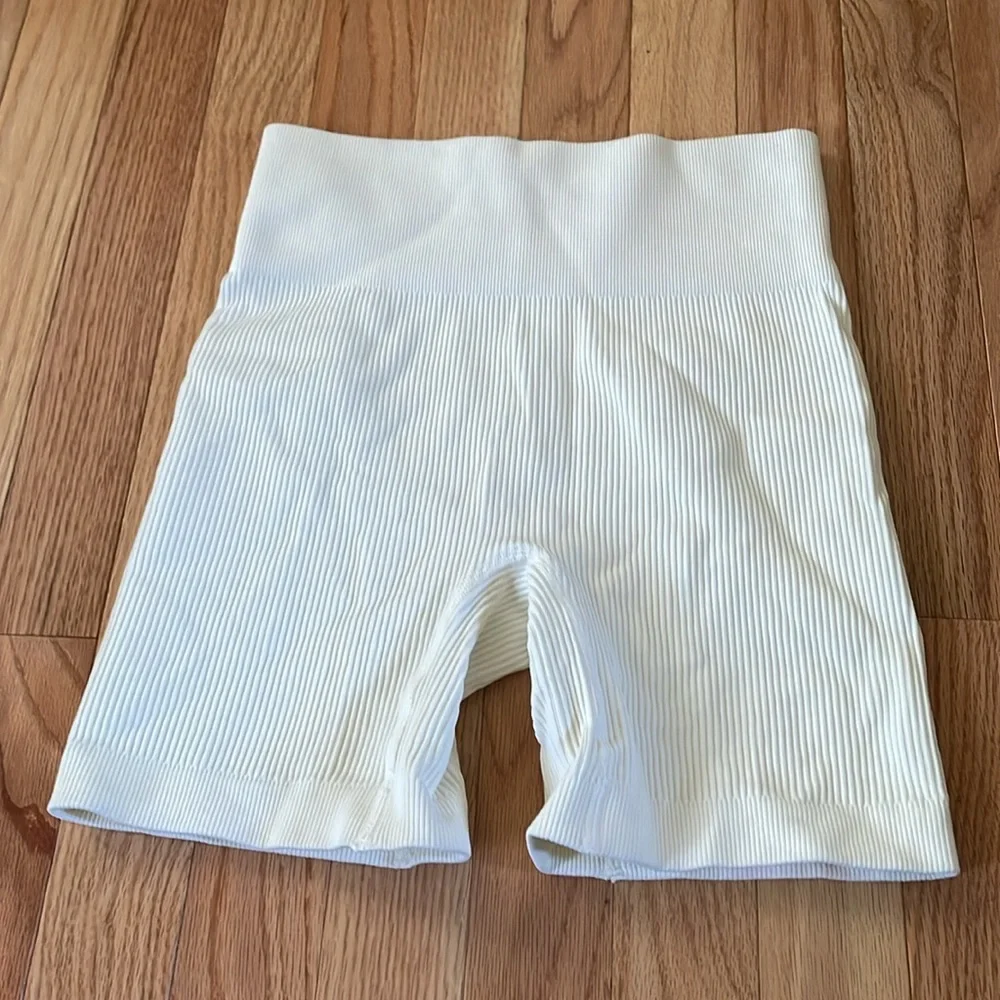 White Ribbed High-Waisted Shorts - Picture 6 of 7